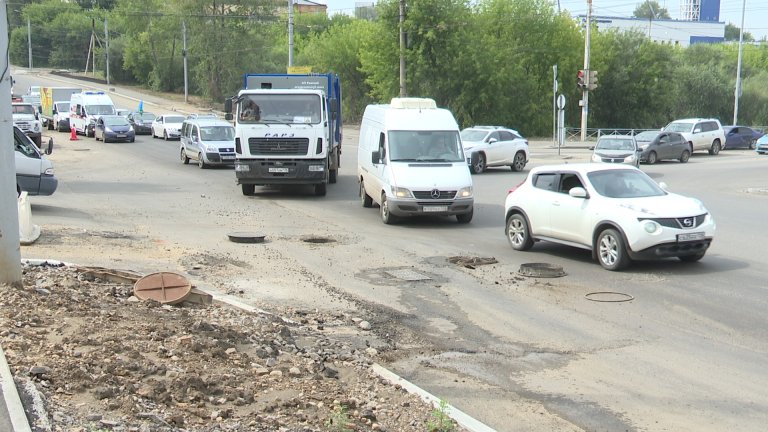 В дорогу с ловушками для автомобилей превратилась во время ремонта улица Академическая в Иркутске